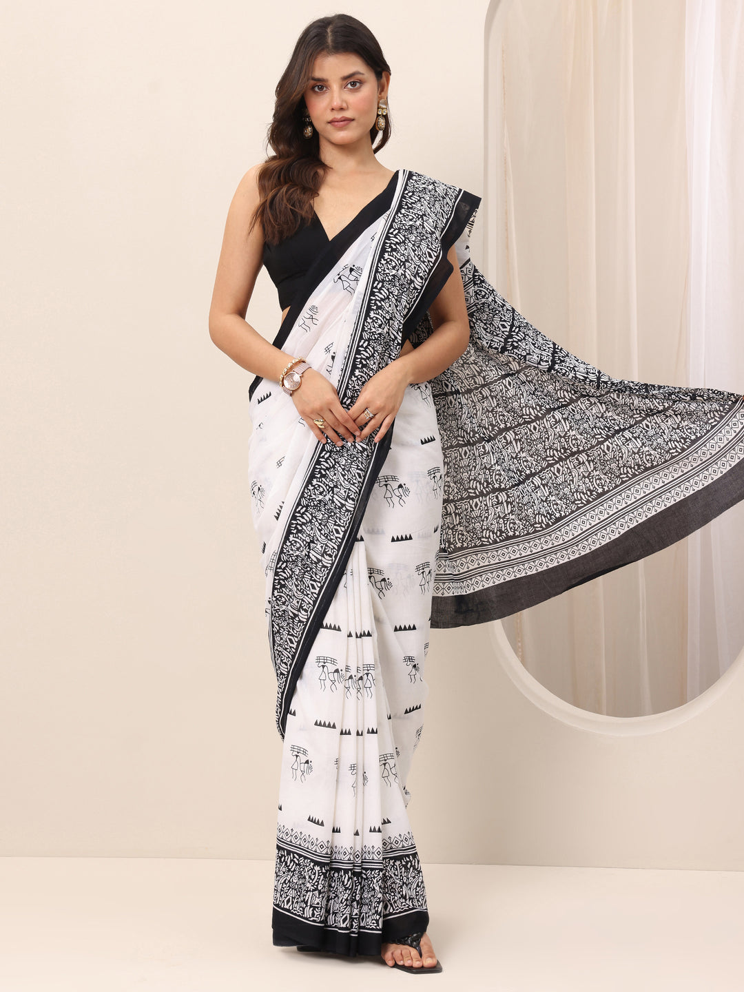 White Printed Cotton Saree With Unstitched Blouse Piece