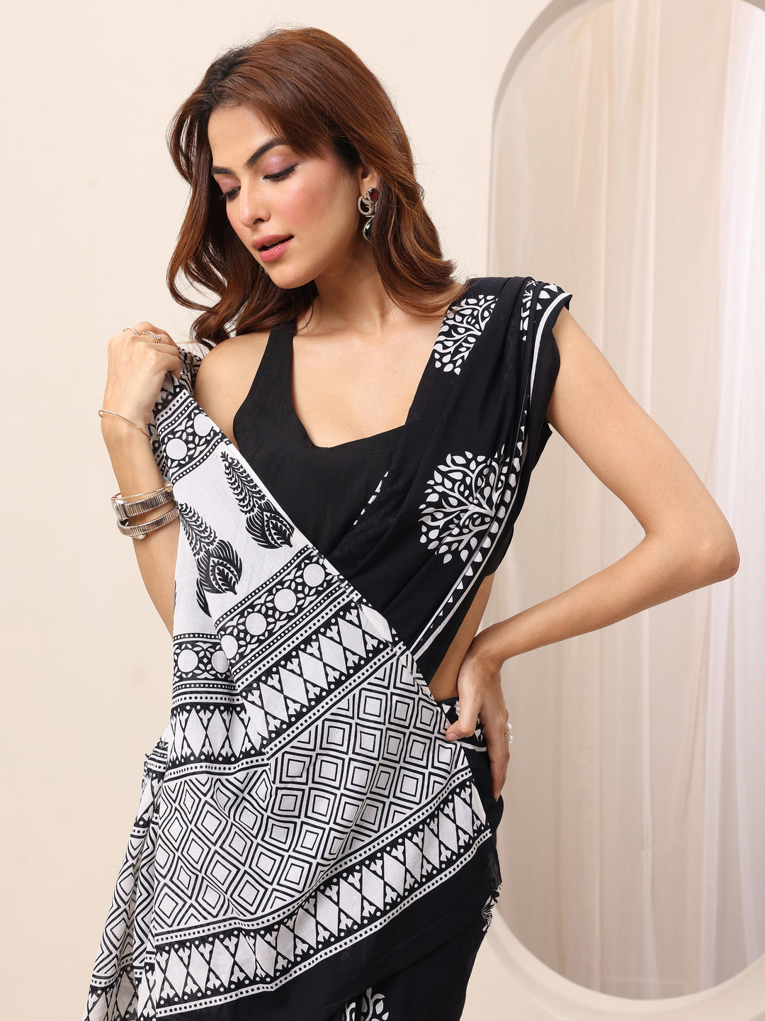 Black Printed Cotton Saree With Unstitched Blouse Piece