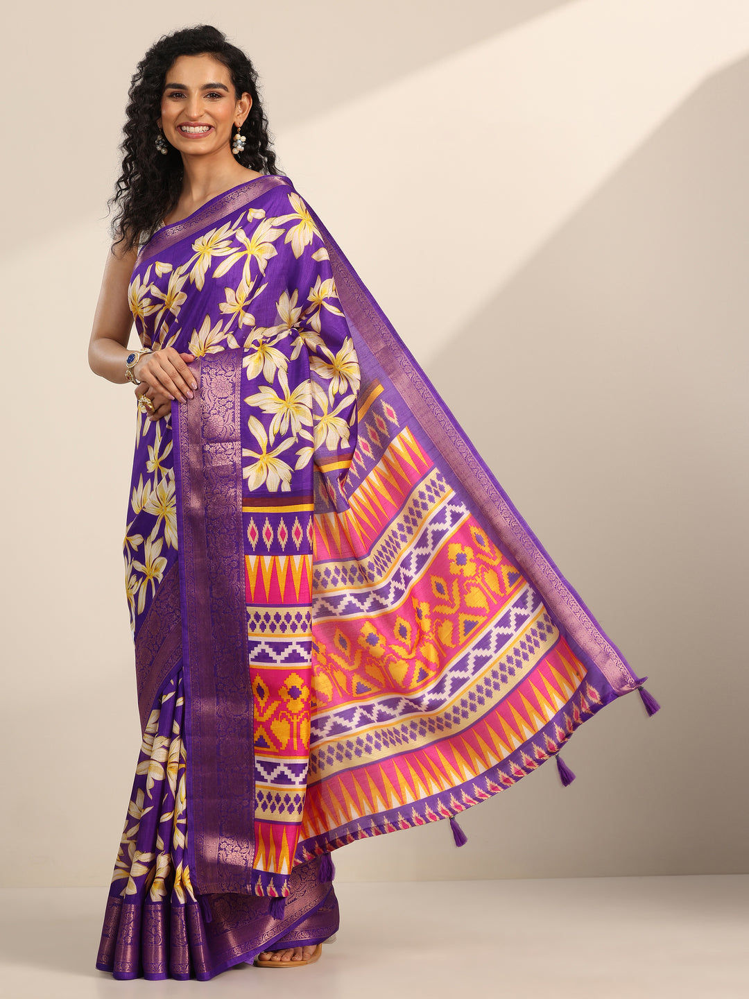 Purple Printed Silk Blend Saree With Unstitched Blouse Piece
