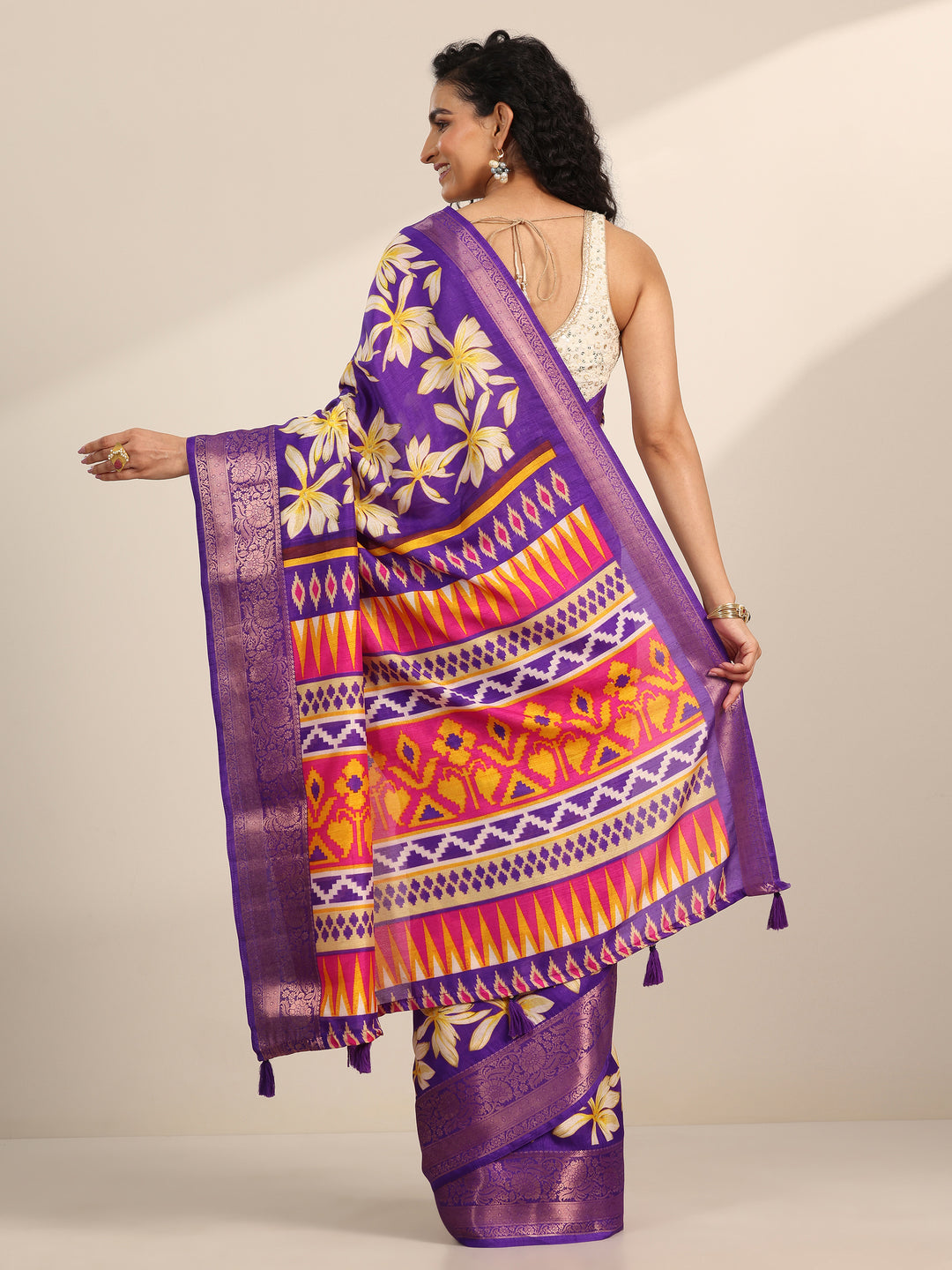 Purple Printed Silk Blend Saree With Unstitched Blouse Piece