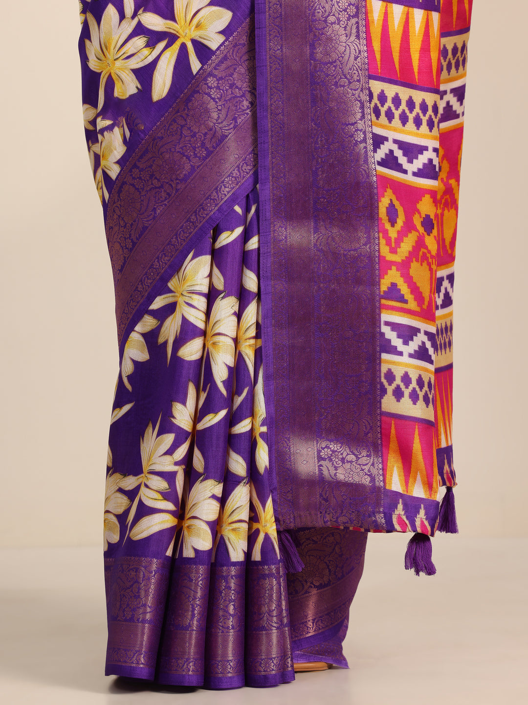 Purple Printed Silk Blend Saree With Unstitched Blouse Piece