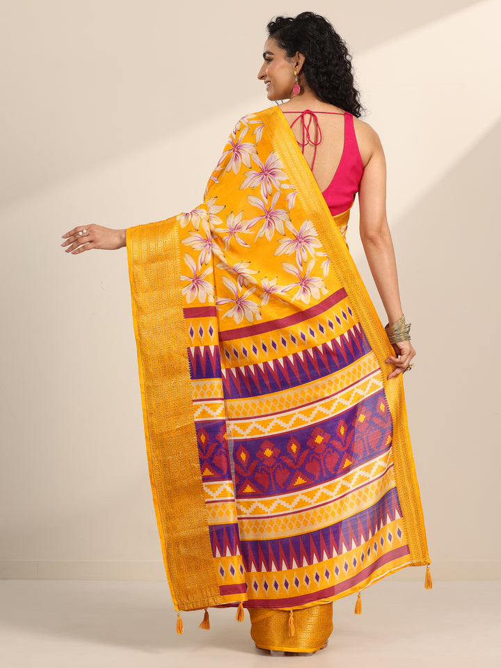 Mustard Printed Silk Blend Saree With Unstitched Blouse Piece