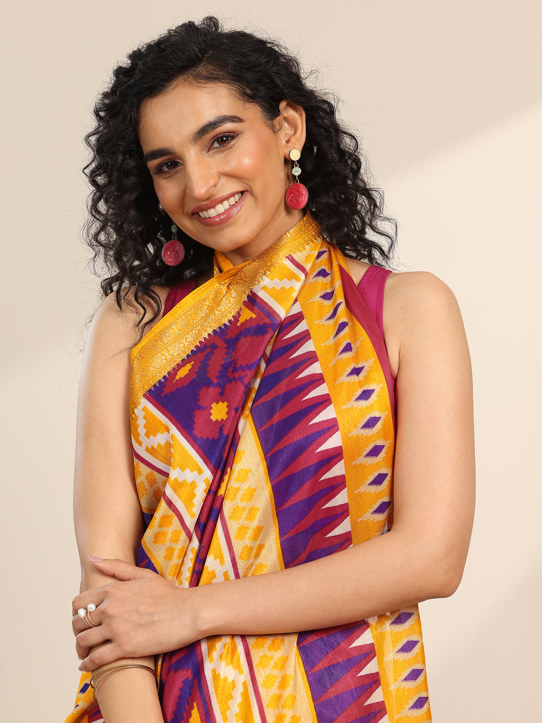 Mustard Printed Silk Blend Saree With Unstitched Blouse Piece