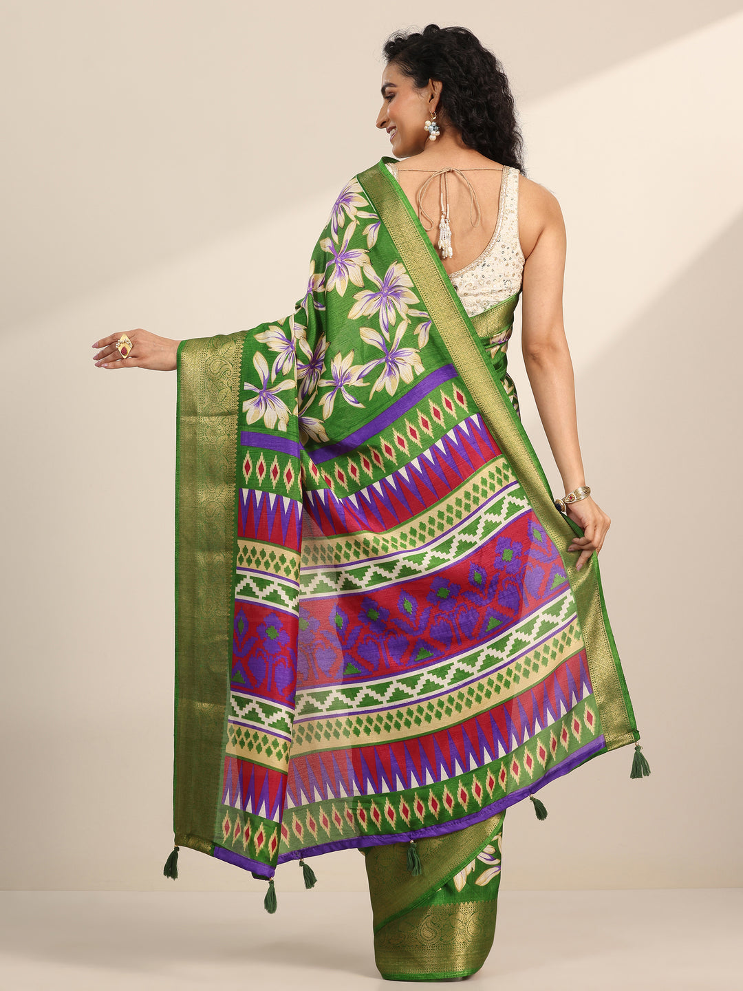Green Printed Silk Blend Saree With Unstitched Blouse Piece
