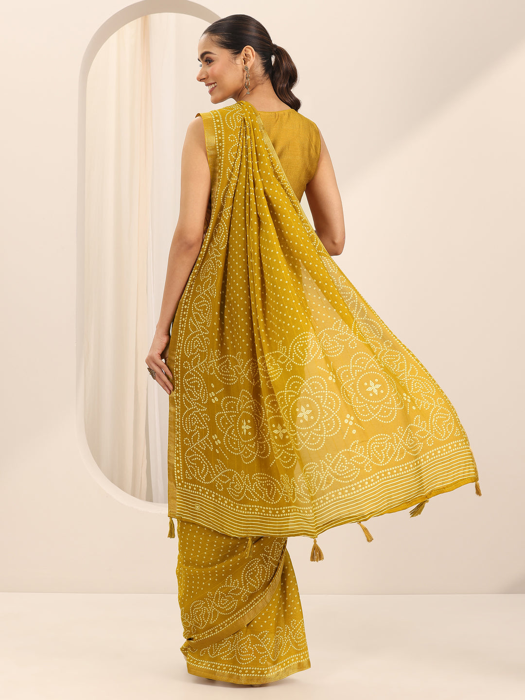 Mustard Printed Georgette Saree With Unstitched Blouse Piece