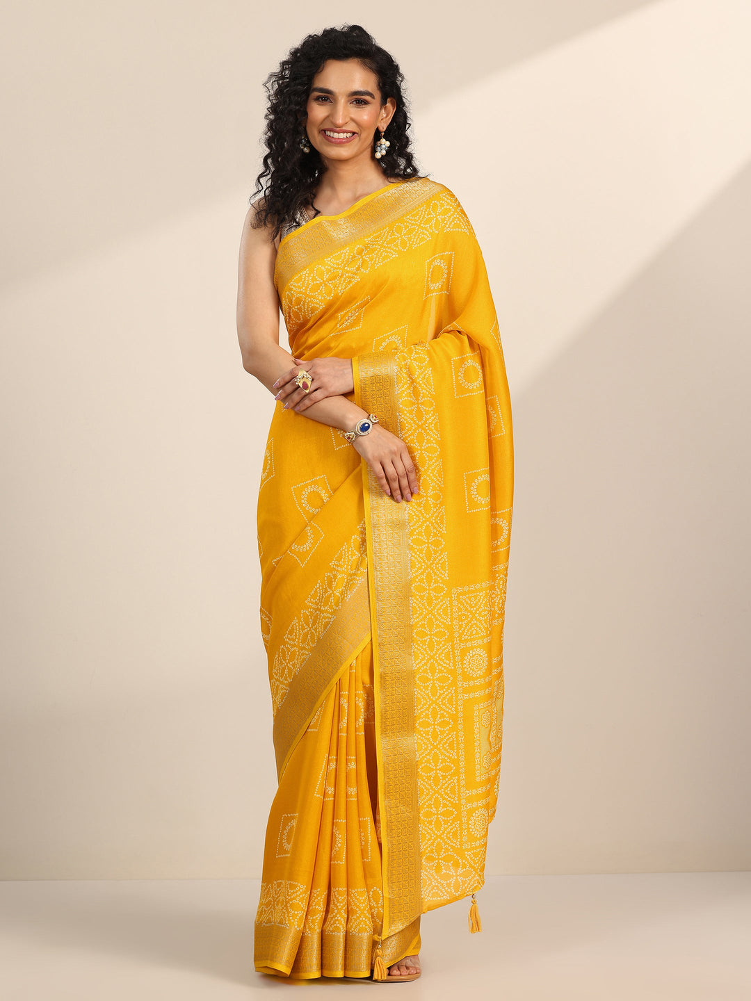 Yellow Printed Georgette Saree With Unstitched Blouse Piece
