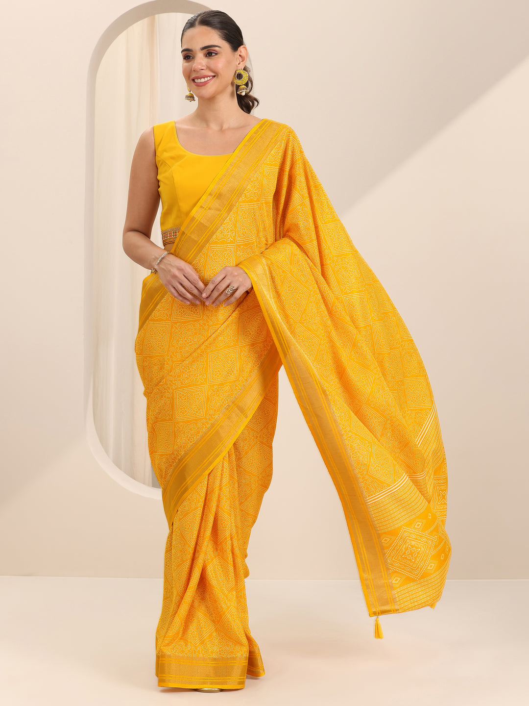 Yellow Printed Silk Blend Saree With Unstitched Blouse Piece