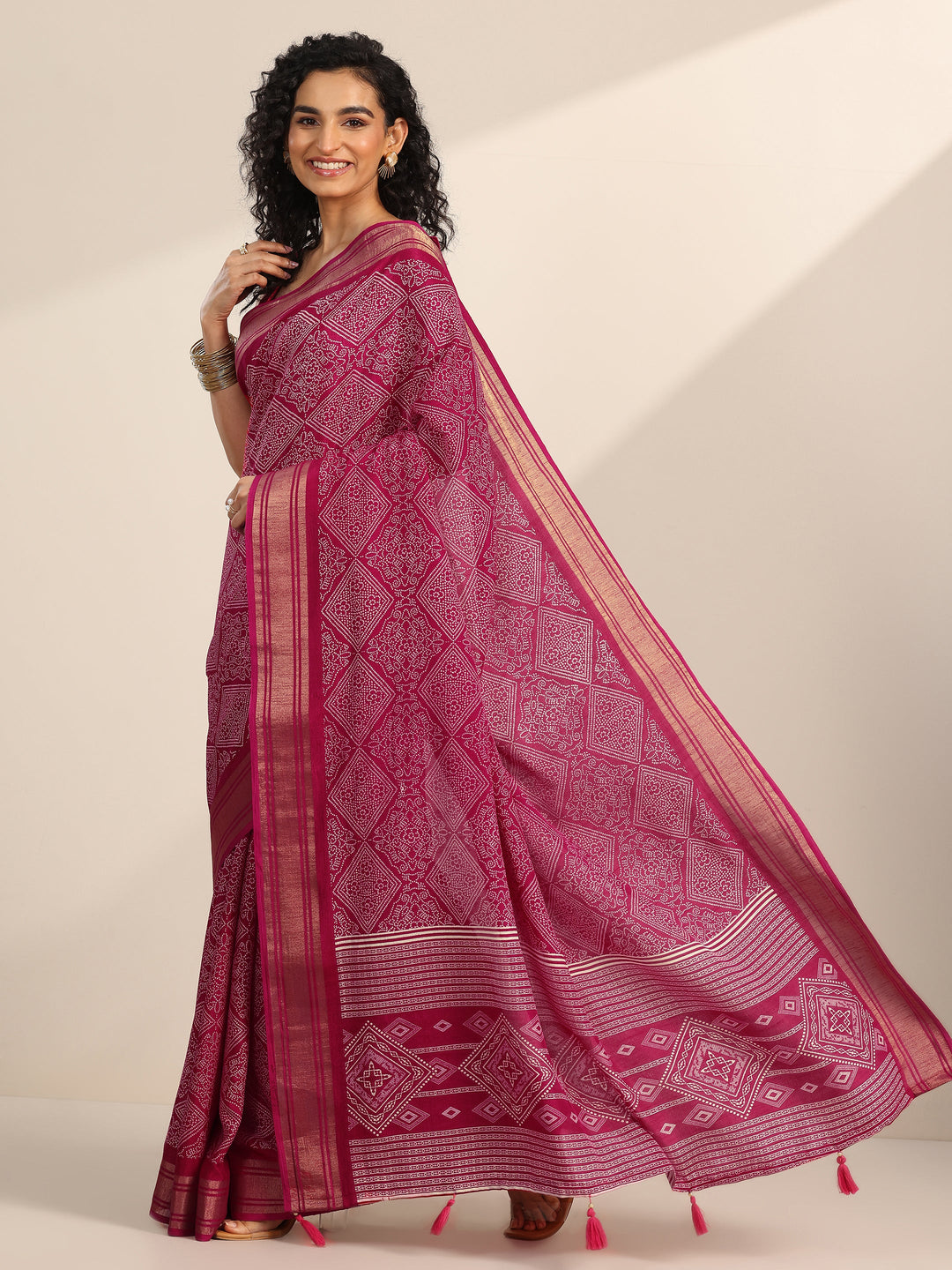 Pink Printed Silk Blend Saree With Unstitched Blouse Piece