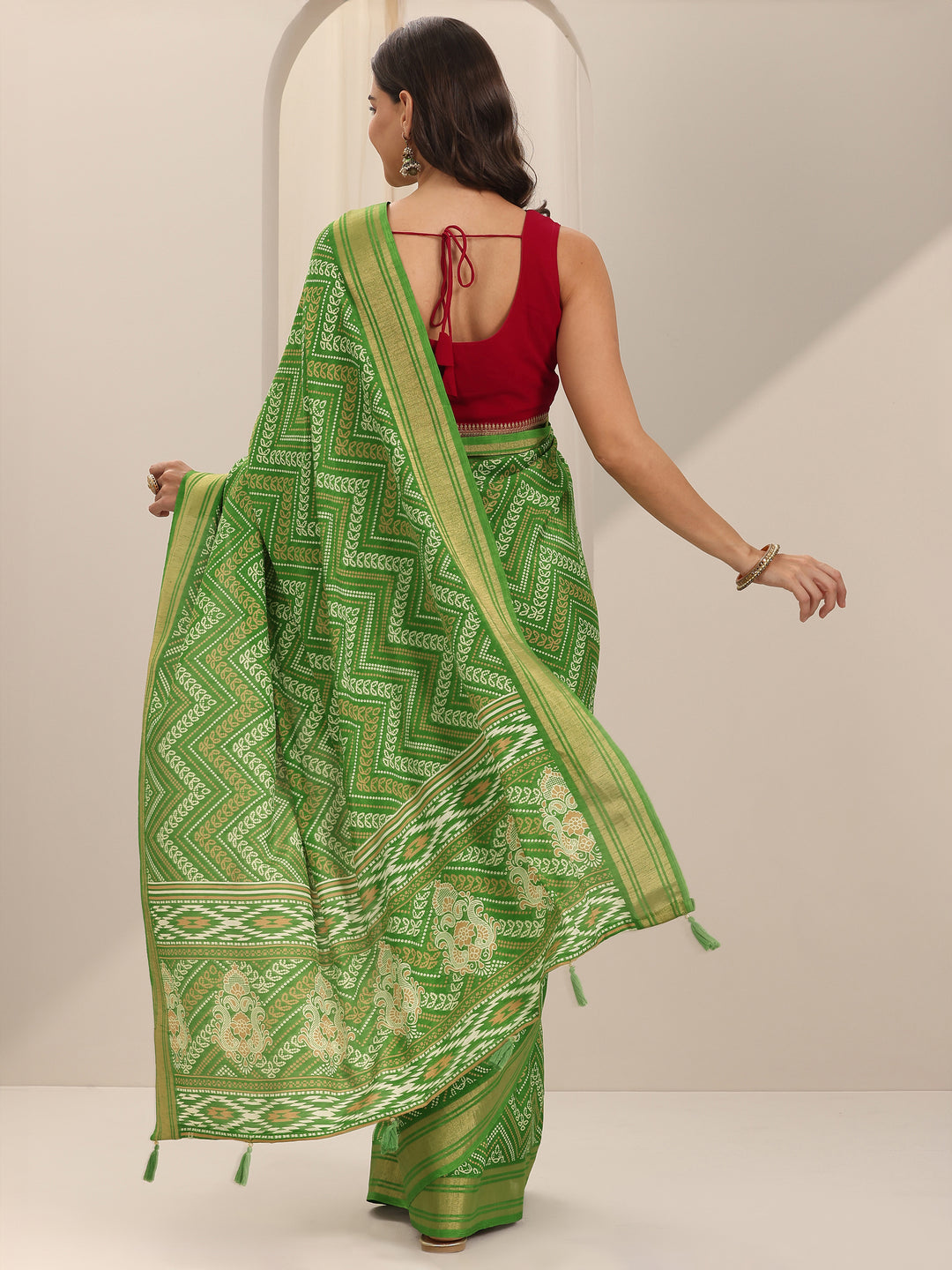 Green Printed Silk Blend Saree With Unstitched Blouse Piece