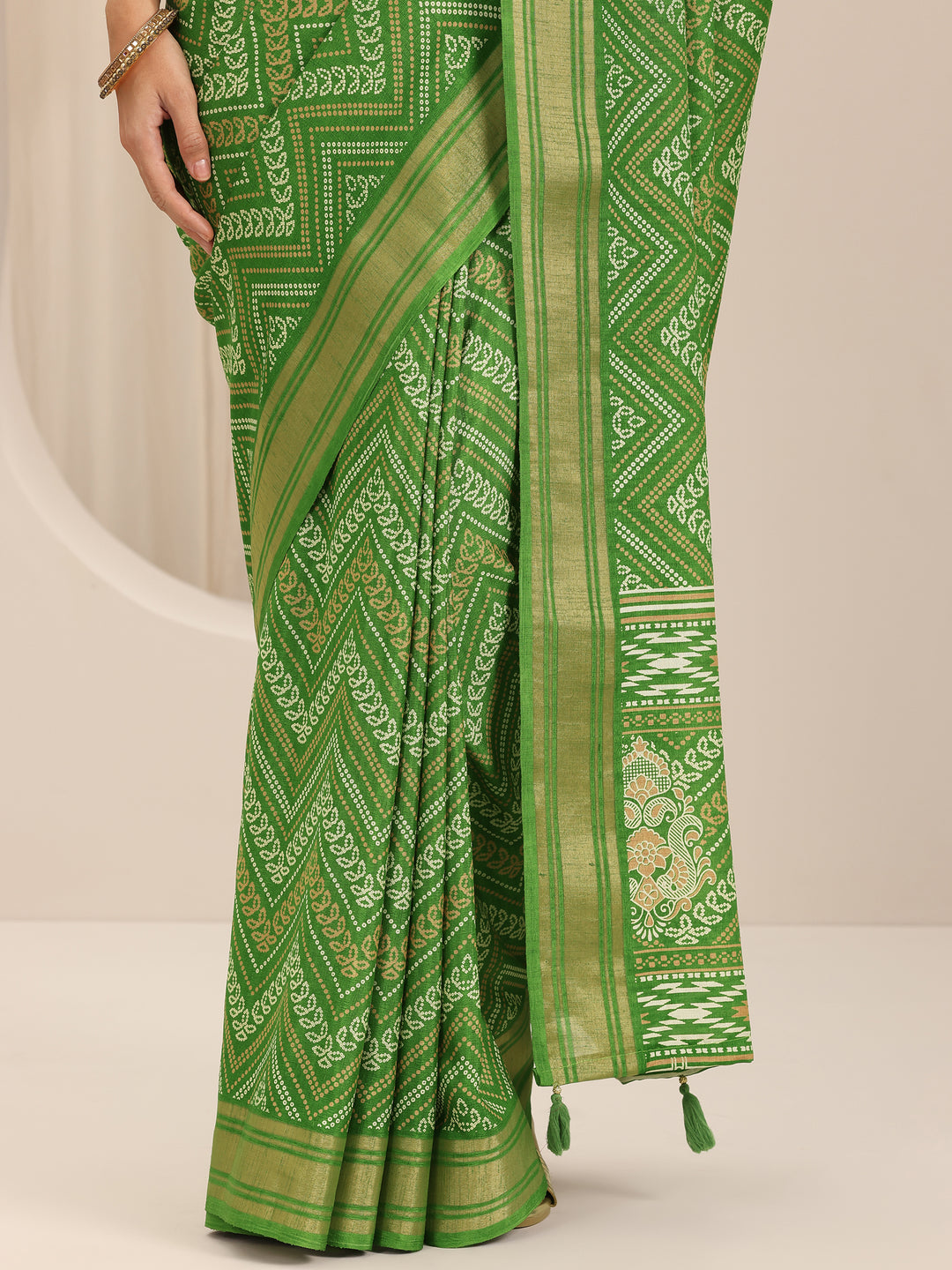 Green Printed Silk Blend Saree With Unstitched Blouse Piece