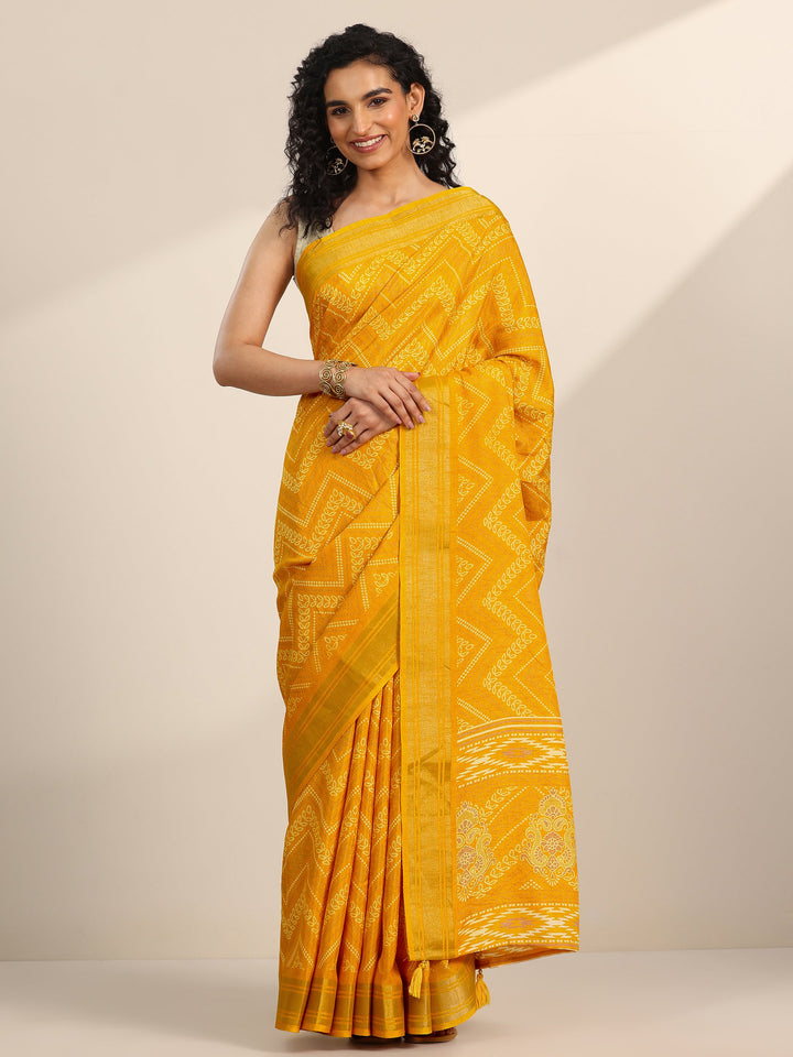 Mustard Printed Silk Blend Saree With Unstitched Blouse Piece