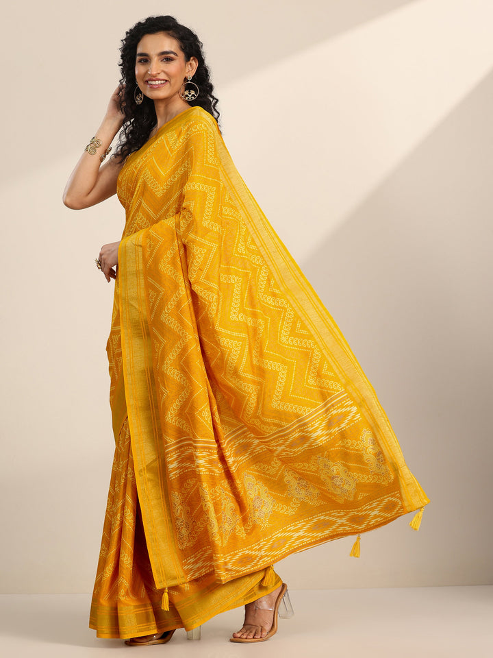 Mustard Printed Silk Blend Saree With Unstitched Blouse Piece