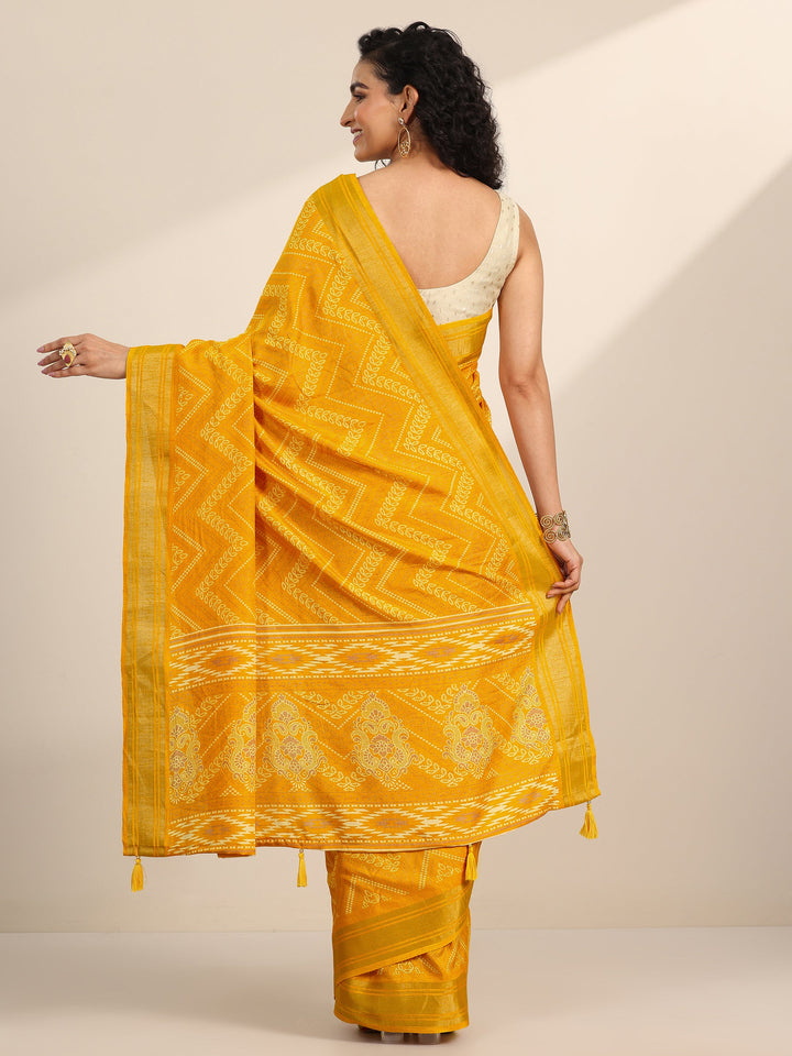 Mustard Printed Silk Blend Saree With Unstitched Blouse Piece