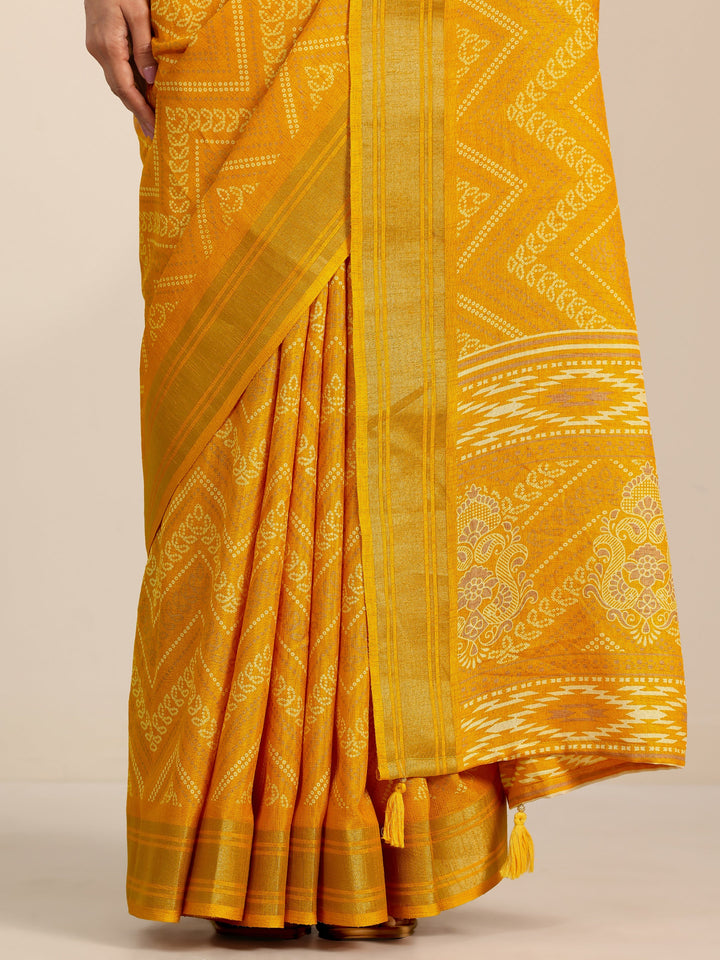 Mustard Printed Silk Blend Saree With Unstitched Blouse Piece