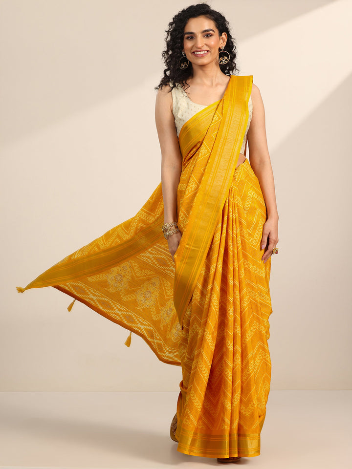 Mustard Printed Silk Blend Saree With Unstitched Blouse Piece