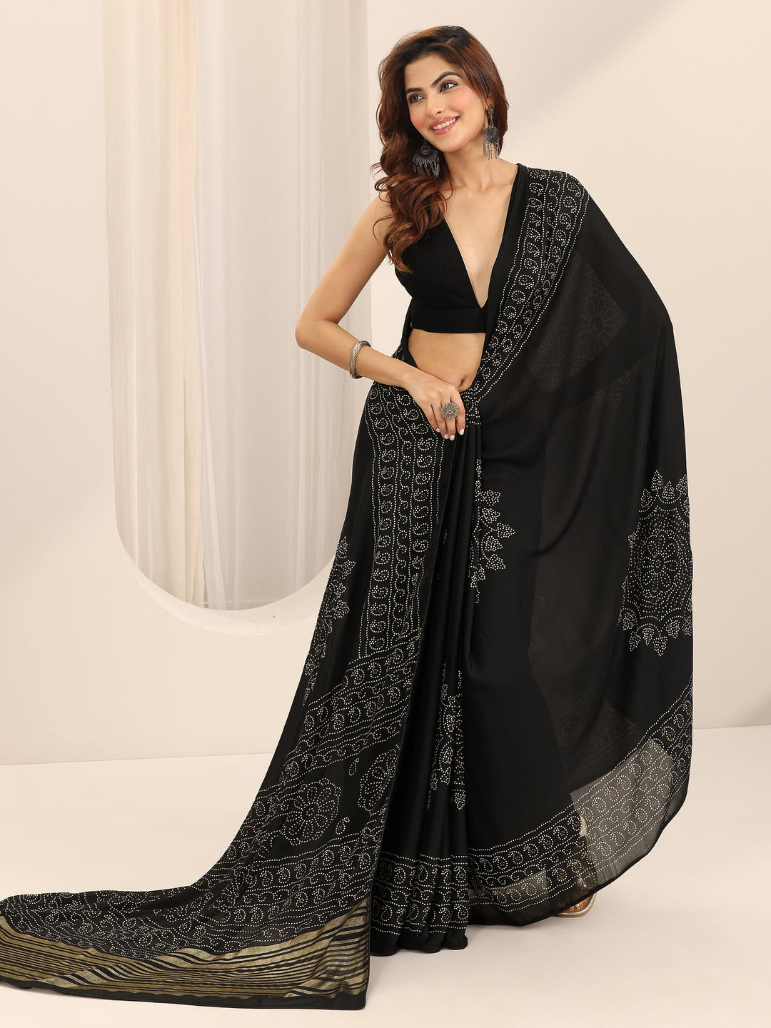 Black Printed Georgette Saree With Unstitched Blouse Piece