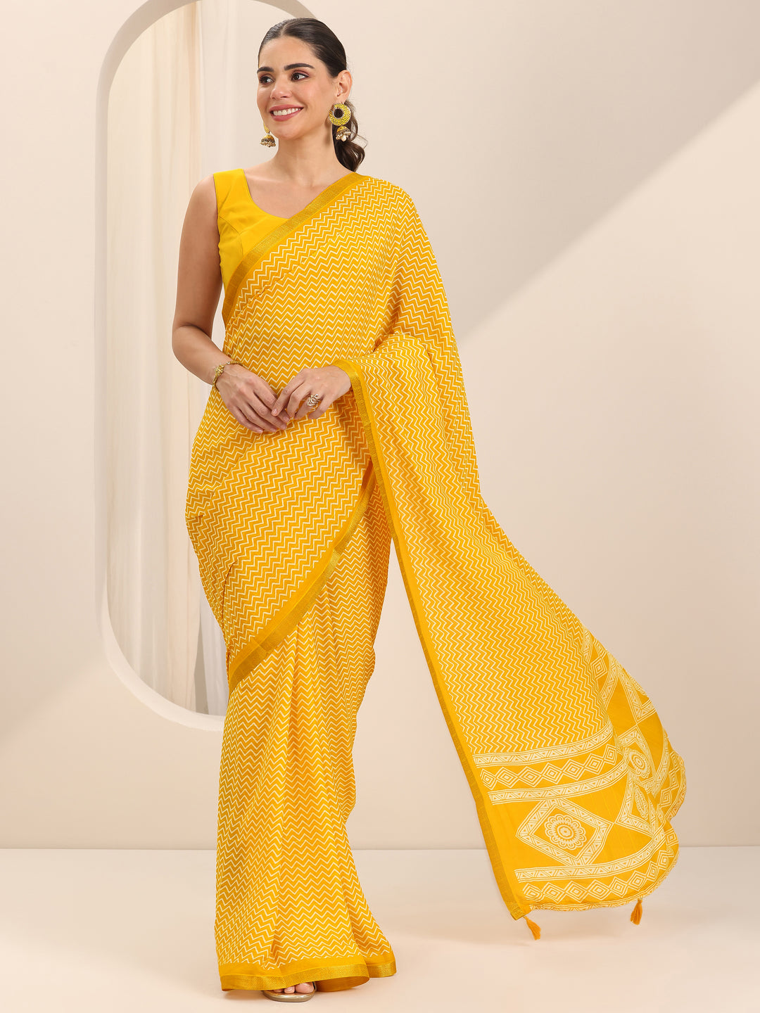 Yellow Printed Georgette Saree With Unstitched Blouse Piece