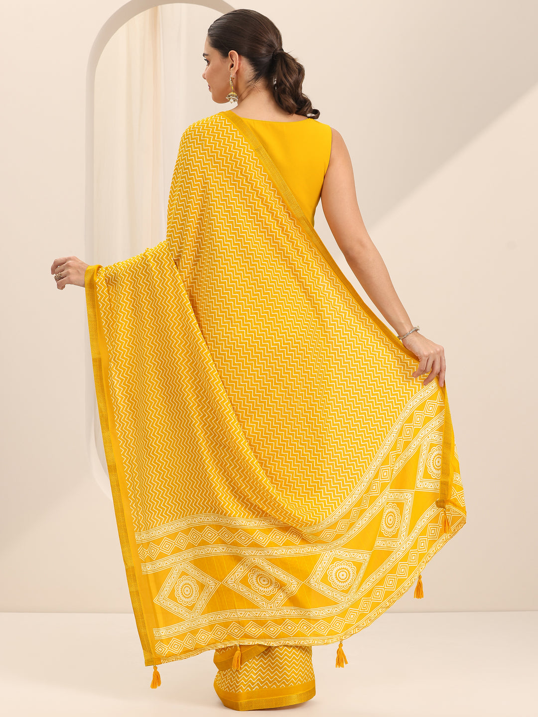 Yellow Printed Georgette Saree With Unstitched Blouse Piece