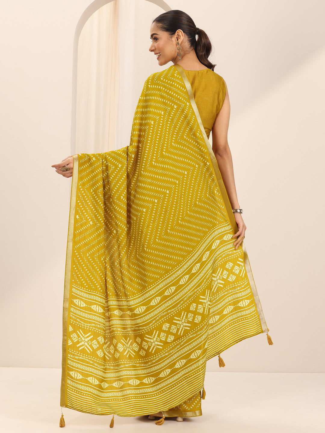 Mustard Printed Georgette Saree With Unstitched Blouse Piece
