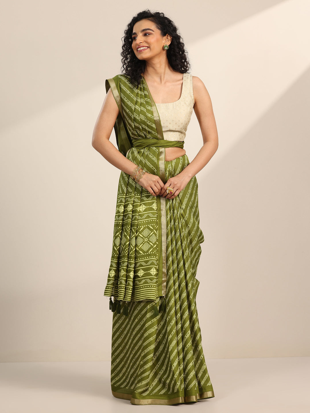Green Printed Georgette Saree With Unstitched Blouse Piece