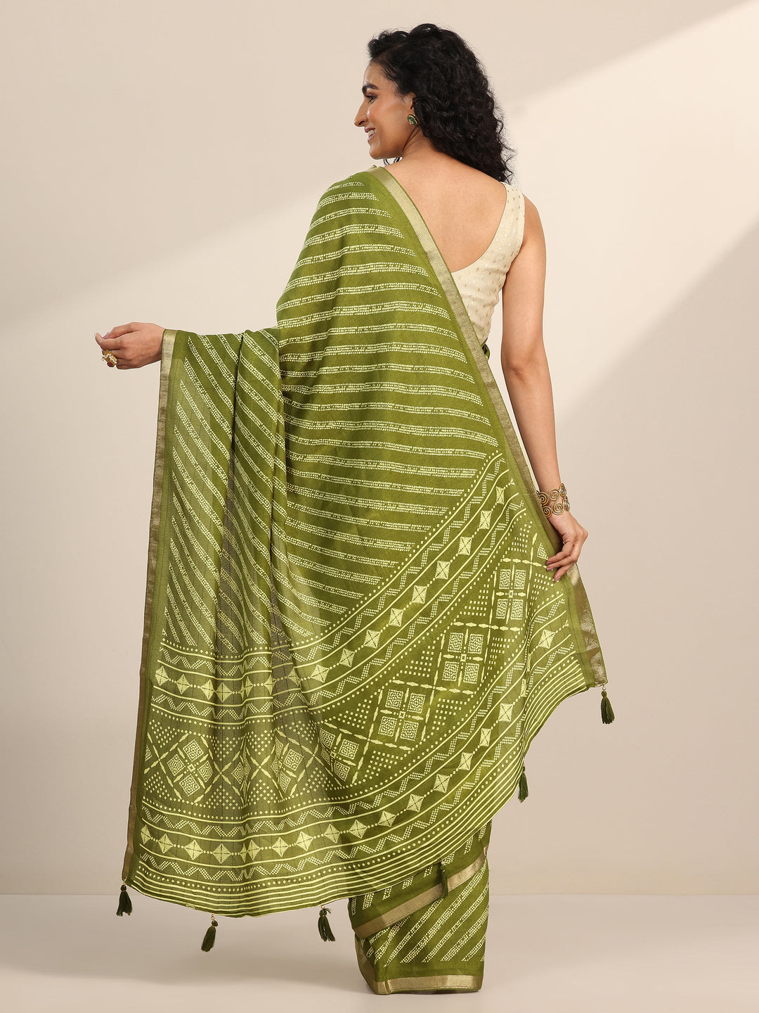 Green Printed Georgette Saree With Unstitched Blouse Piece