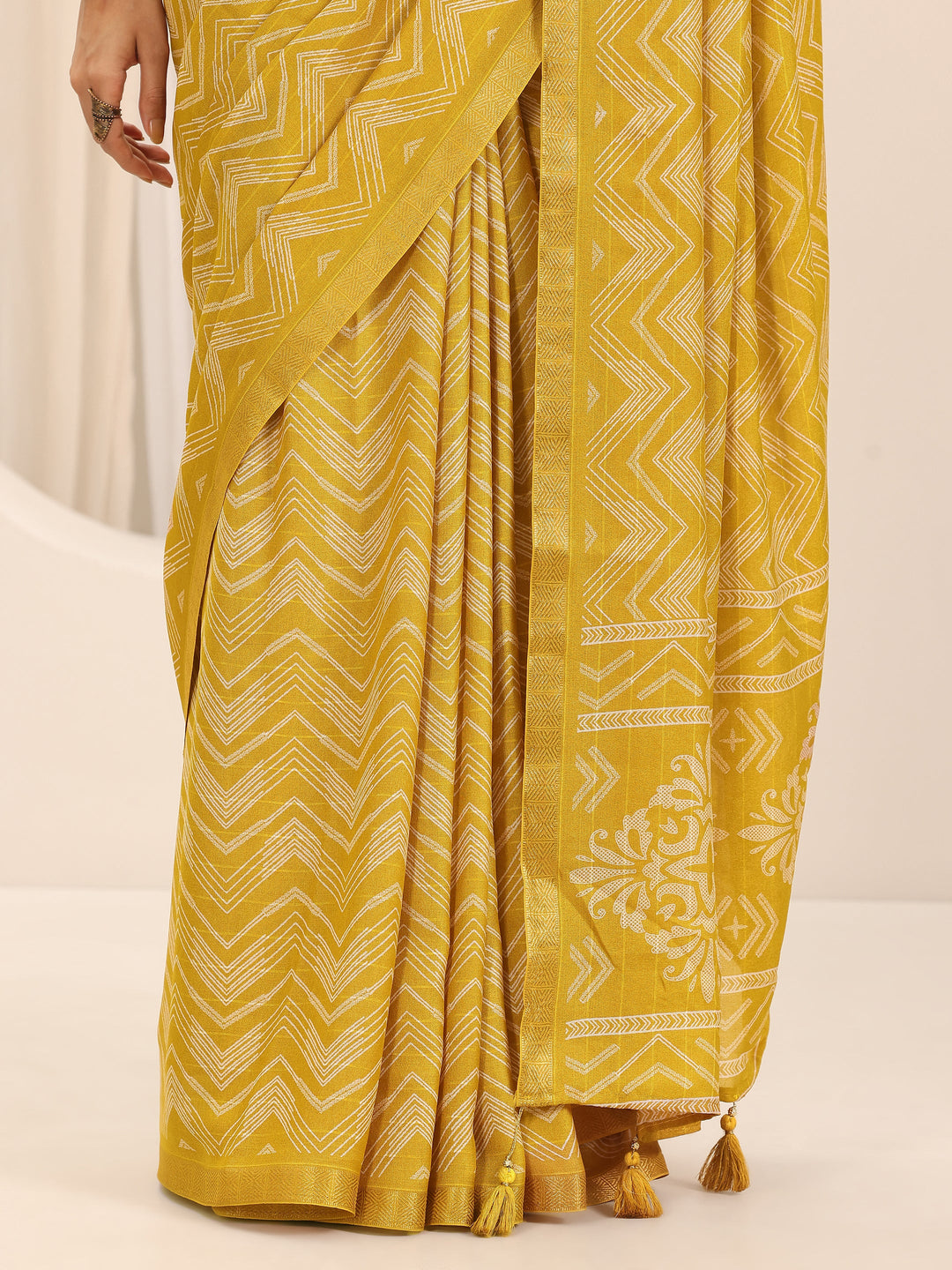 Mustard Printed Georgette Saree With Unstitched Blouse Piece