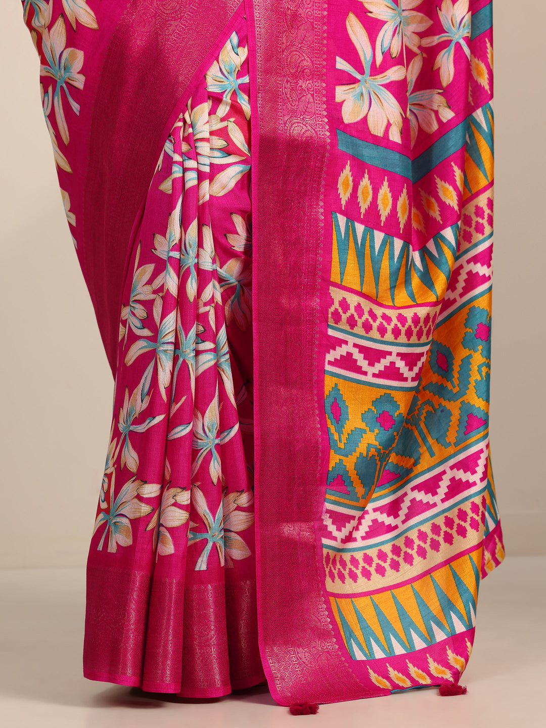 Pink Printed Silk Blend Saree With Unstitched Blouse Piece