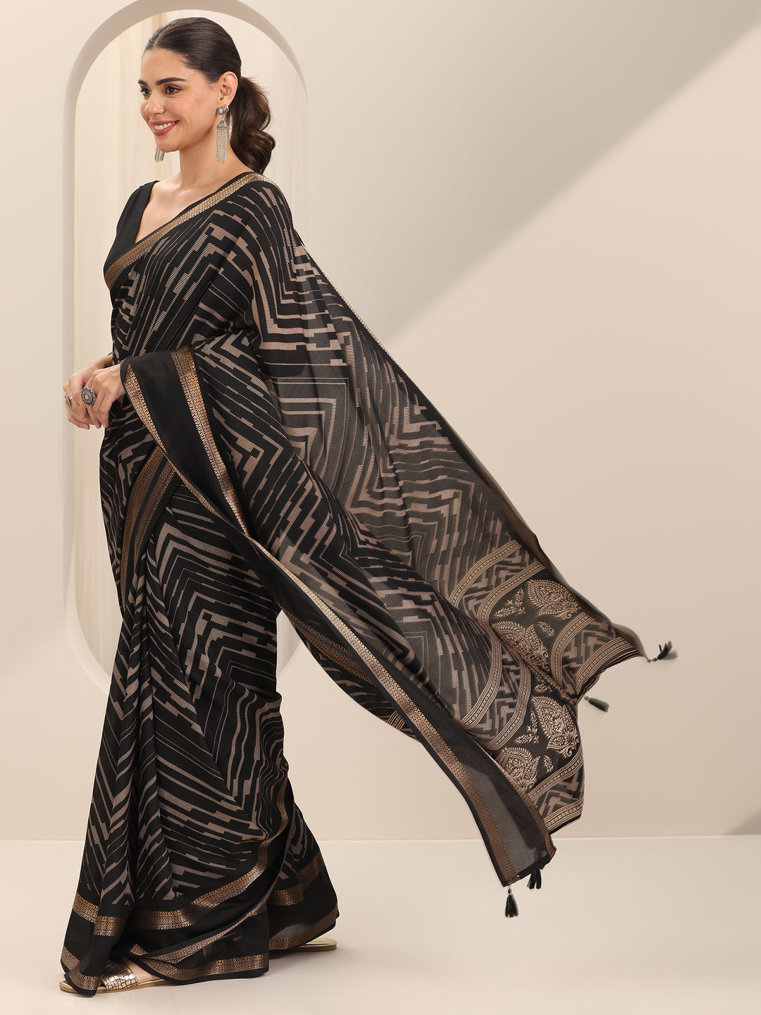 Black Printed Georgette Saree With Unstitched Blouse Piece