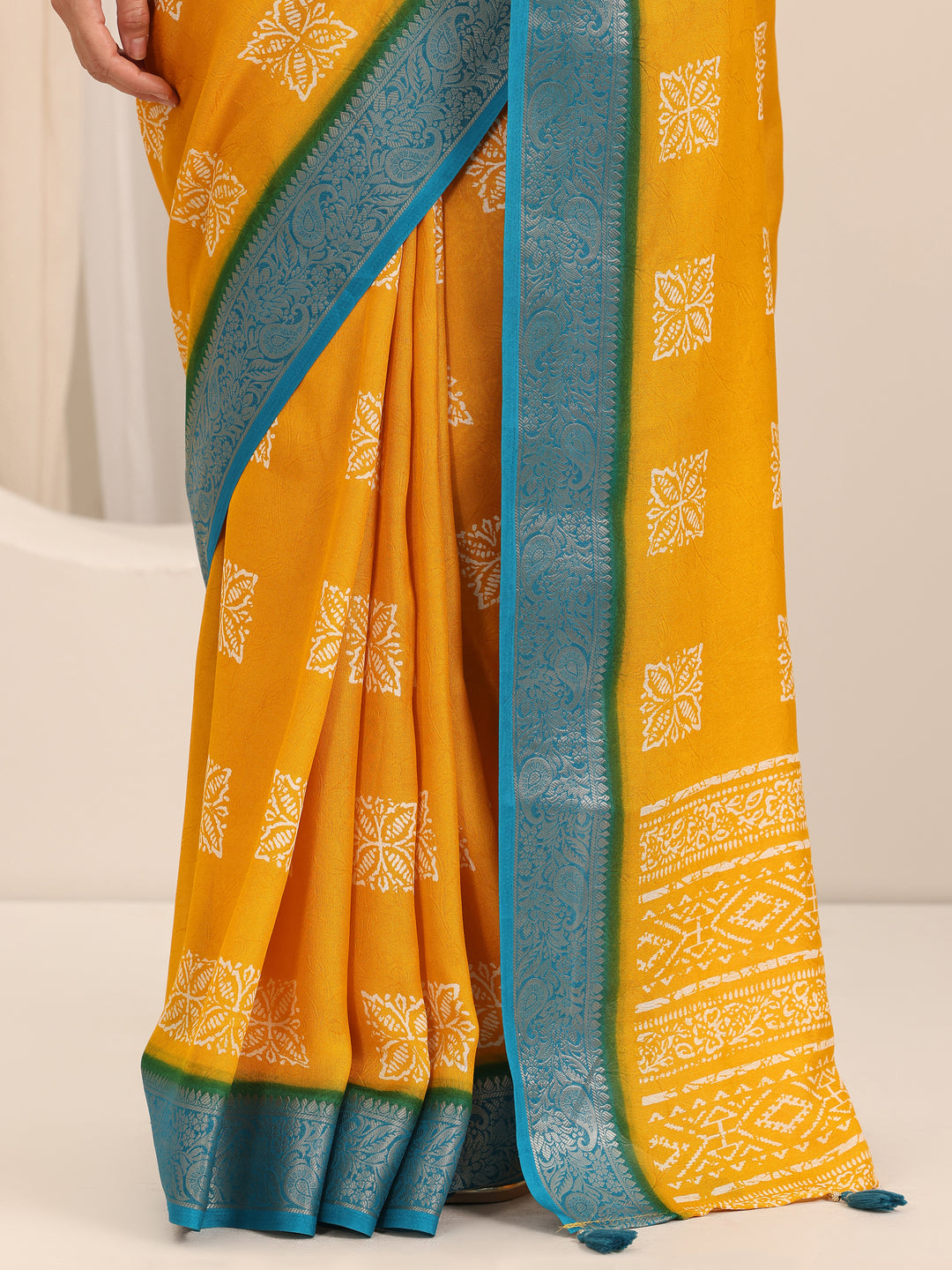 Mustard Printed Georgette Saree With Unstitched Blouse Piece