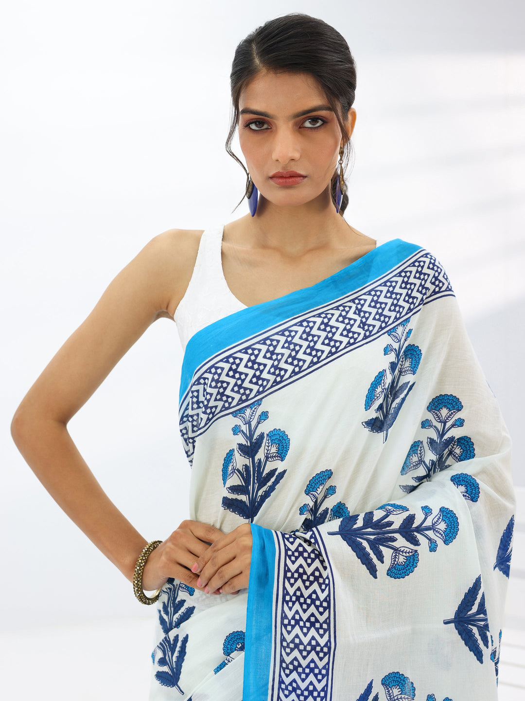 White Printed Cotton Saree With Unstitched Blouse Piece