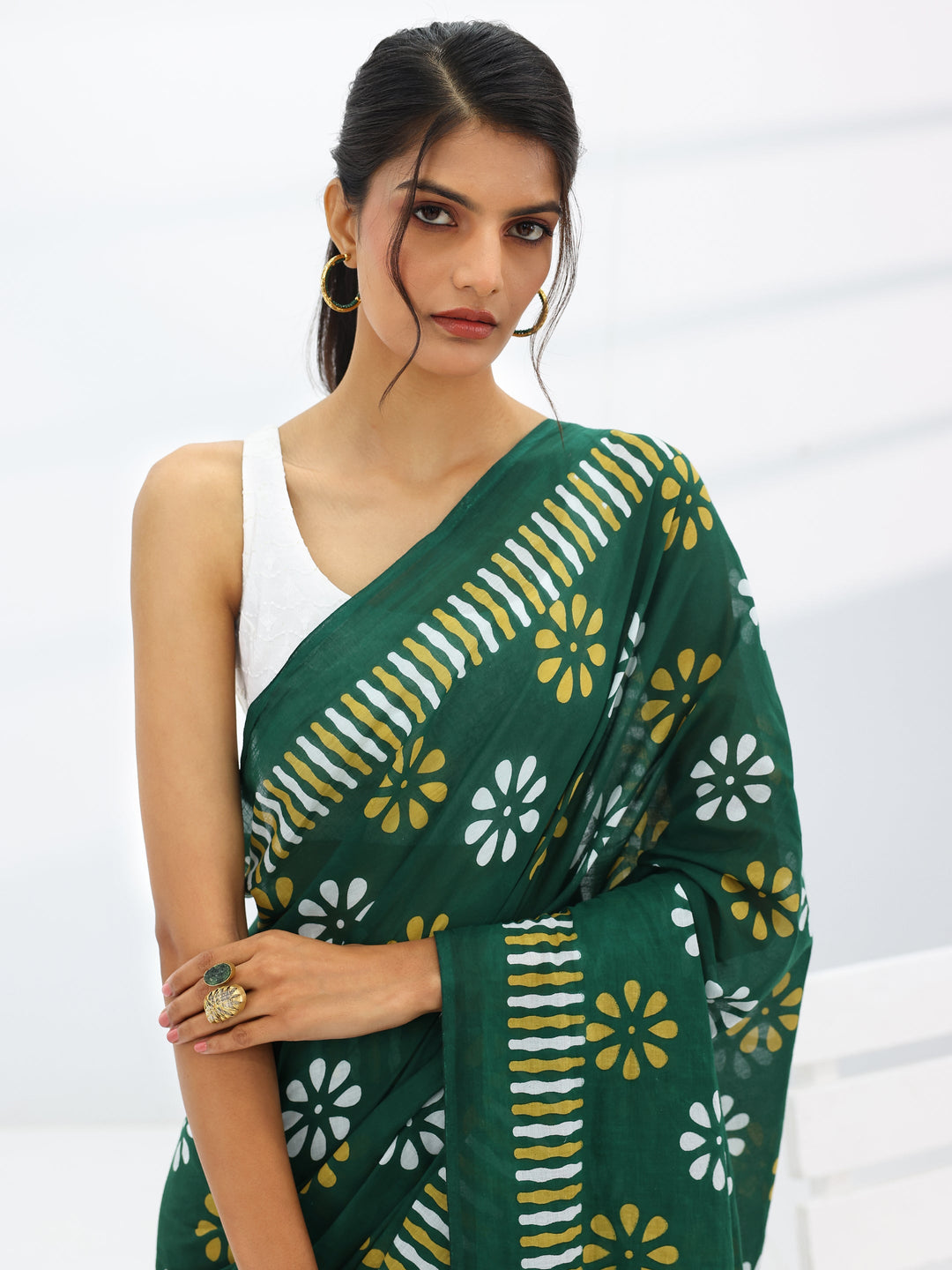 Green Printed Cotton Saree With Unstitched Blouse Piece