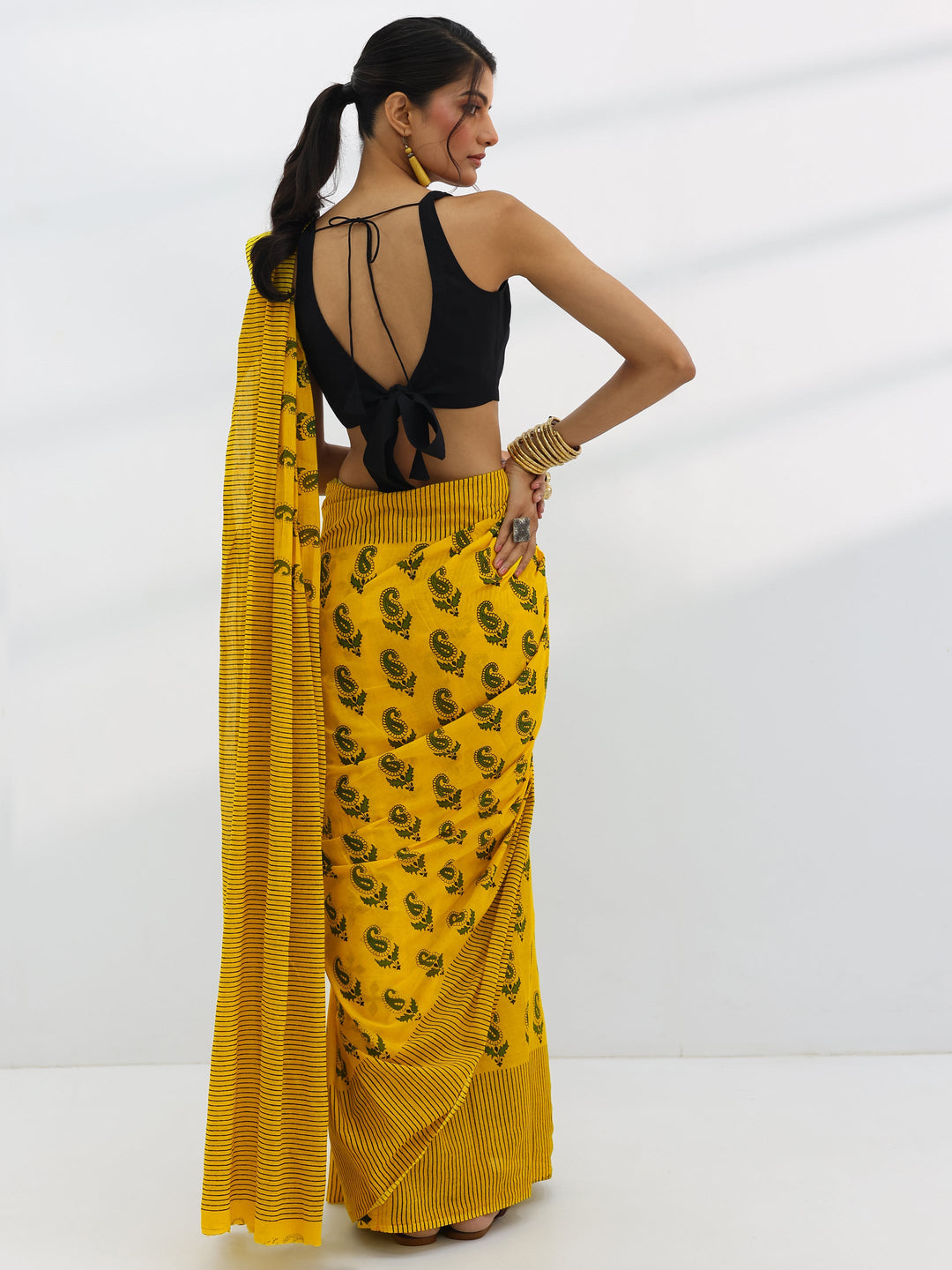Yellow Printed Cotton Saree With Unstitched Blouse Piece