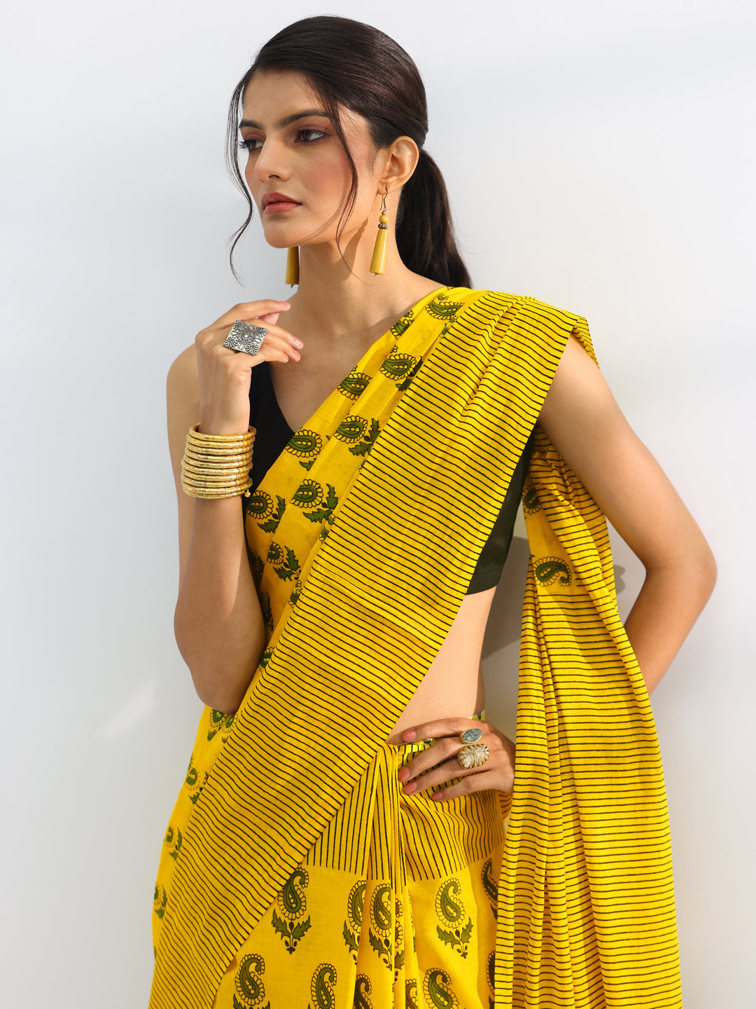 Yellow Printed Cotton Saree With Unstitched Blouse Piece