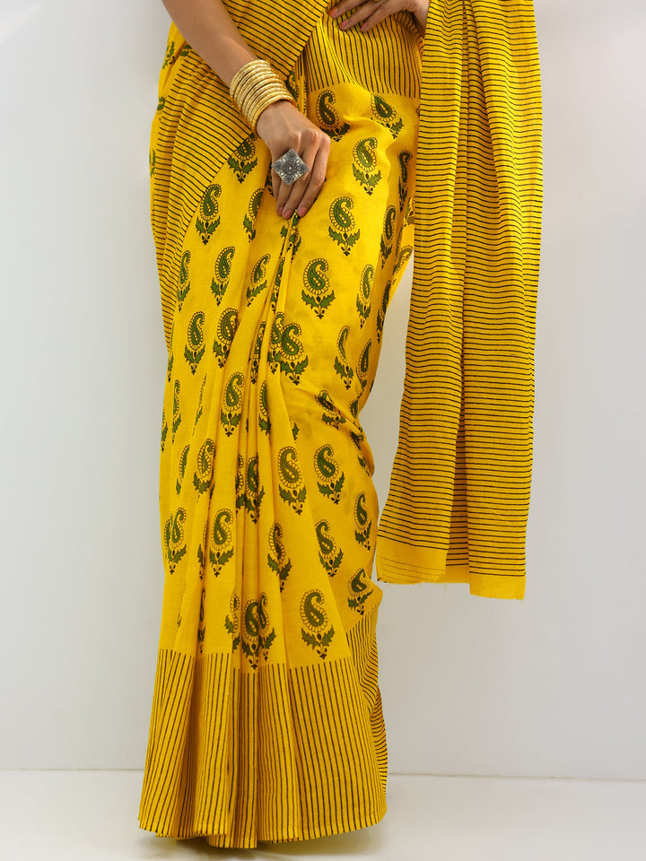 Yellow Printed Cotton Saree With Unstitched Blouse Piece