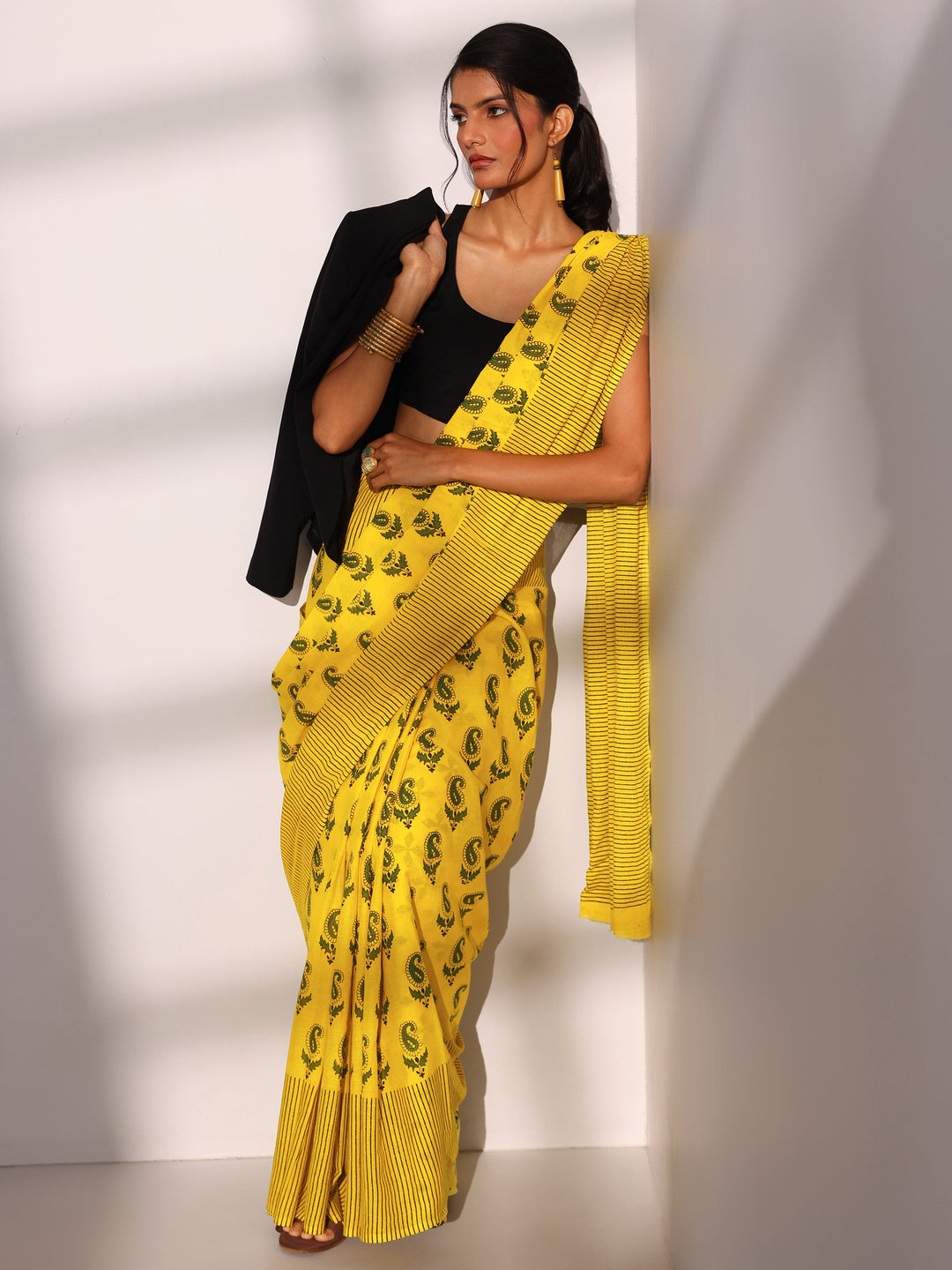 Yellow Printed Cotton Saree With Unstitched Blouse Piece