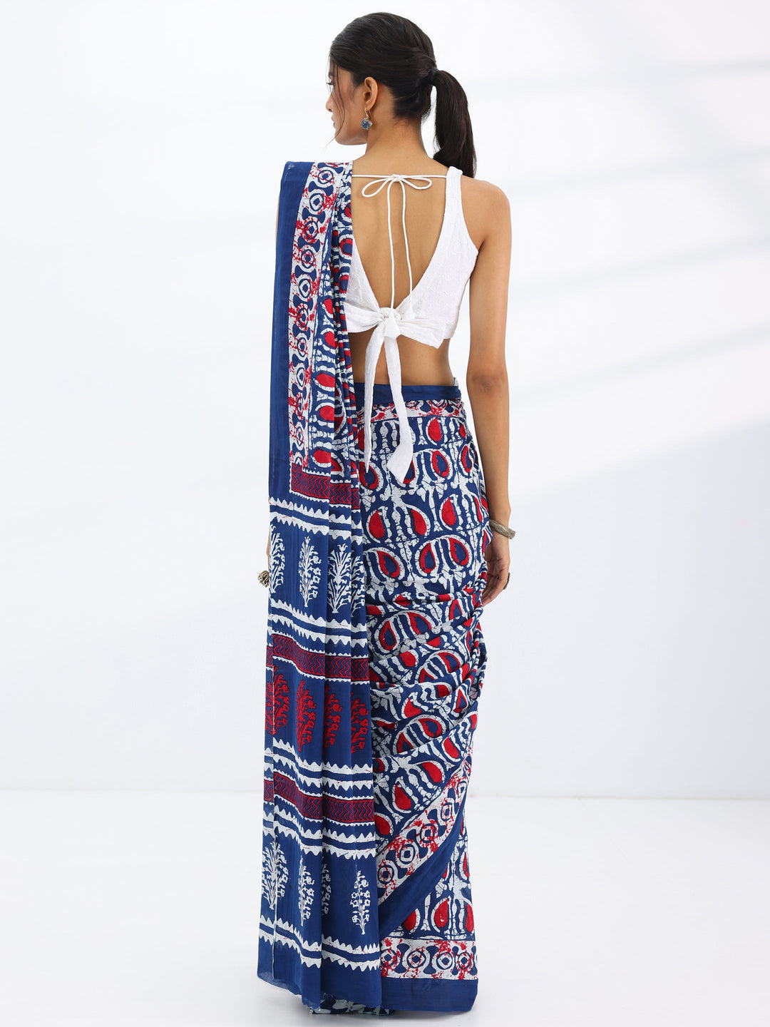 Navy Blue Printed Cotton Saree With Unstitched Blouse Piece