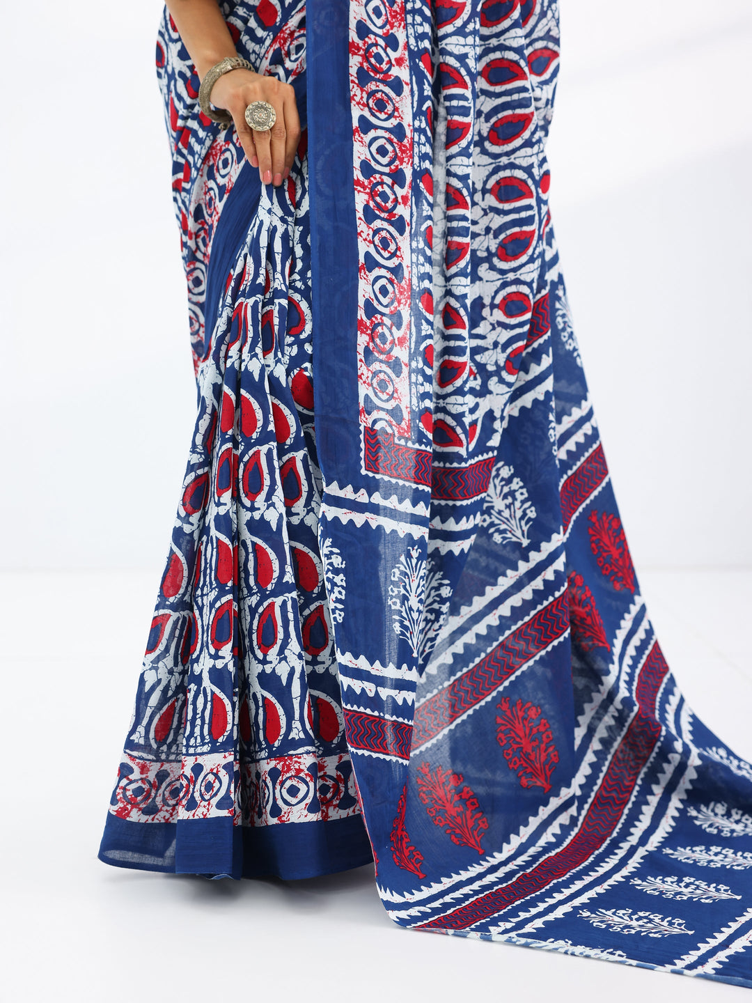 Navy Blue Printed Cotton Saree With Unstitched Blouse Piece