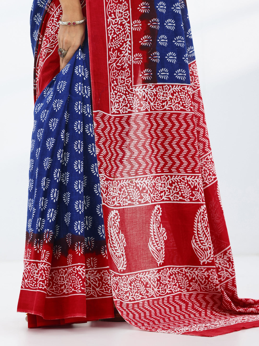 Navy Blue Printed Cotton Saree With Unstitched Blouse Piece