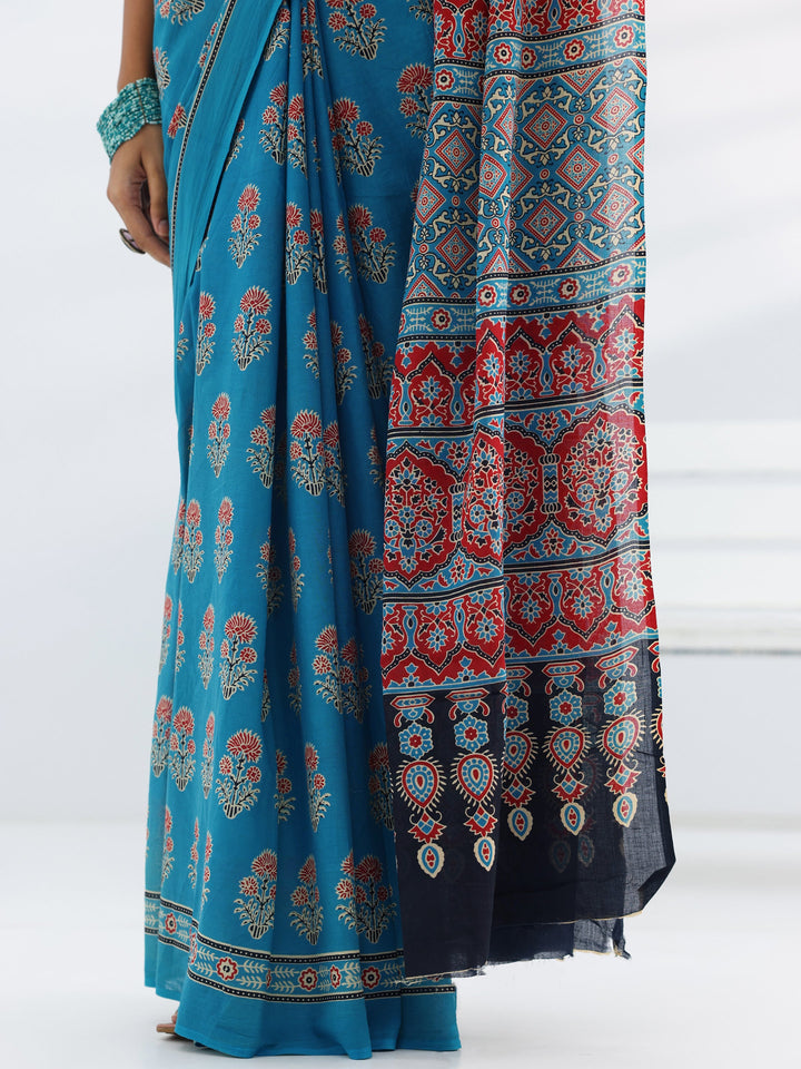 Turquoise Blue Printed Cotton Saree With Unstitched Blouse Piece