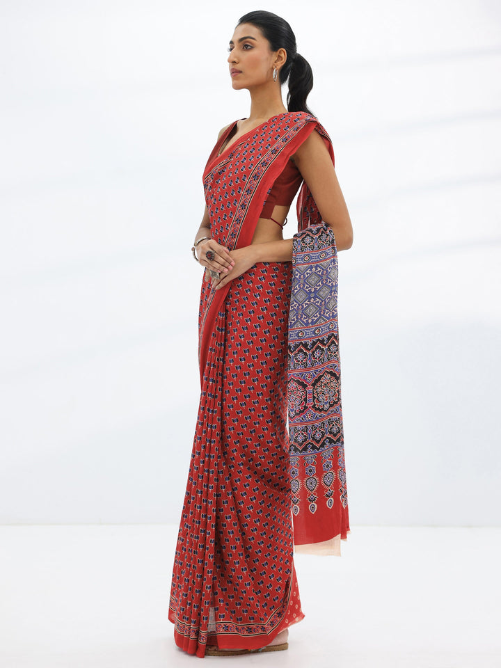 Red Printed Cotton Saree With Unstitched Blouse Piece