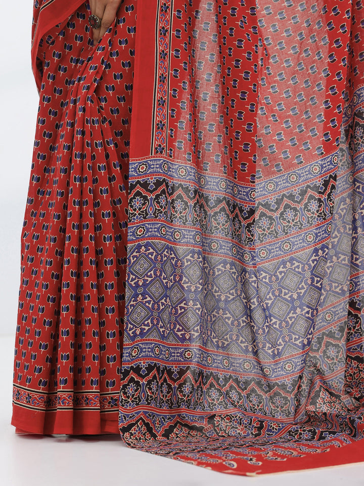 Red Printed Cotton Saree With Unstitched Blouse Piece