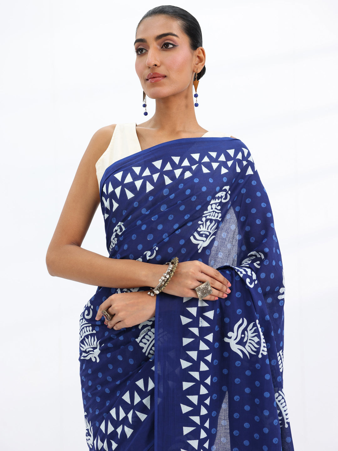 Blue Solid Cotton Saree With Unstitched Blouse Piece