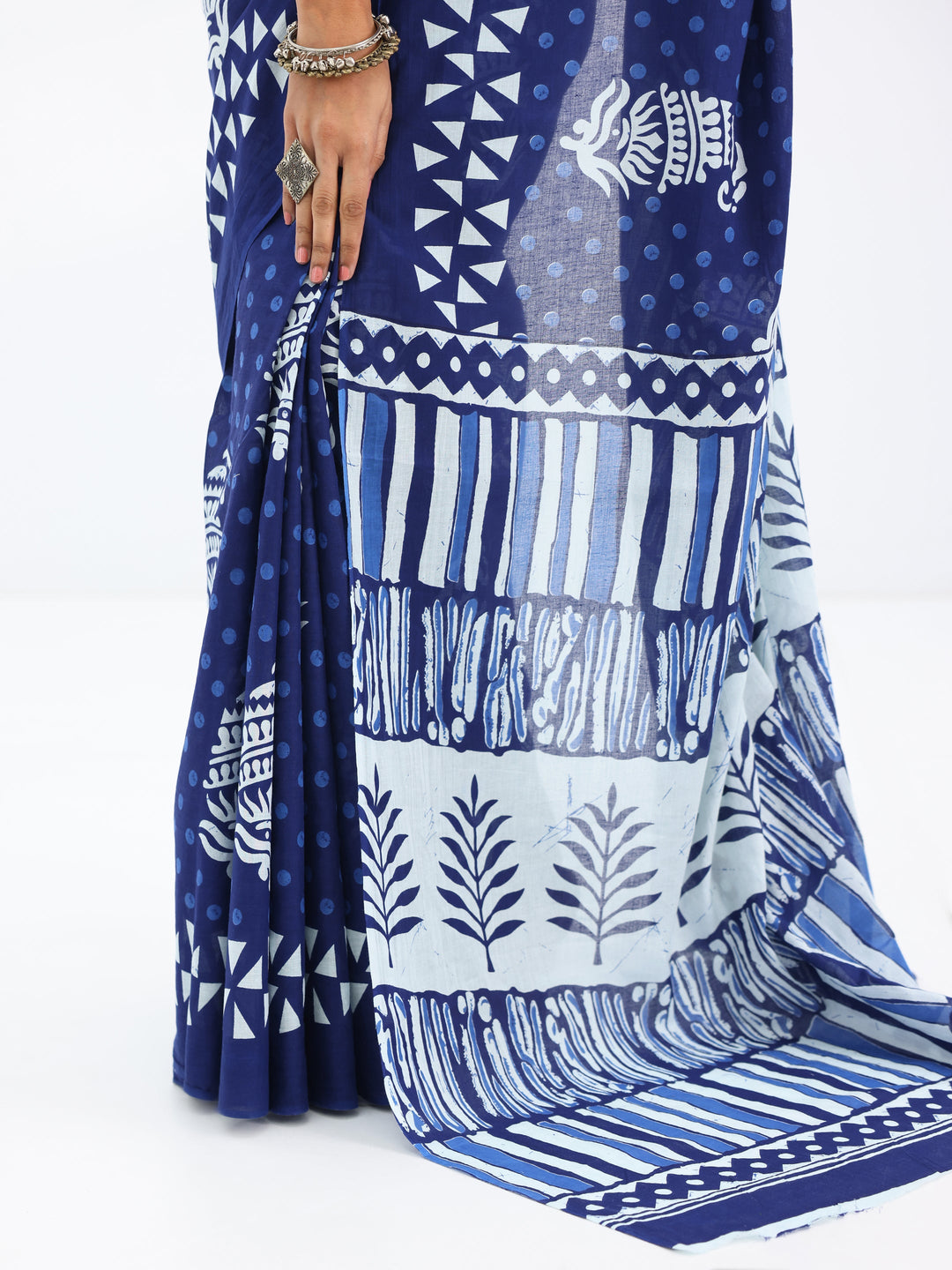 Blue Solid Cotton Saree With Unstitched Blouse Piece