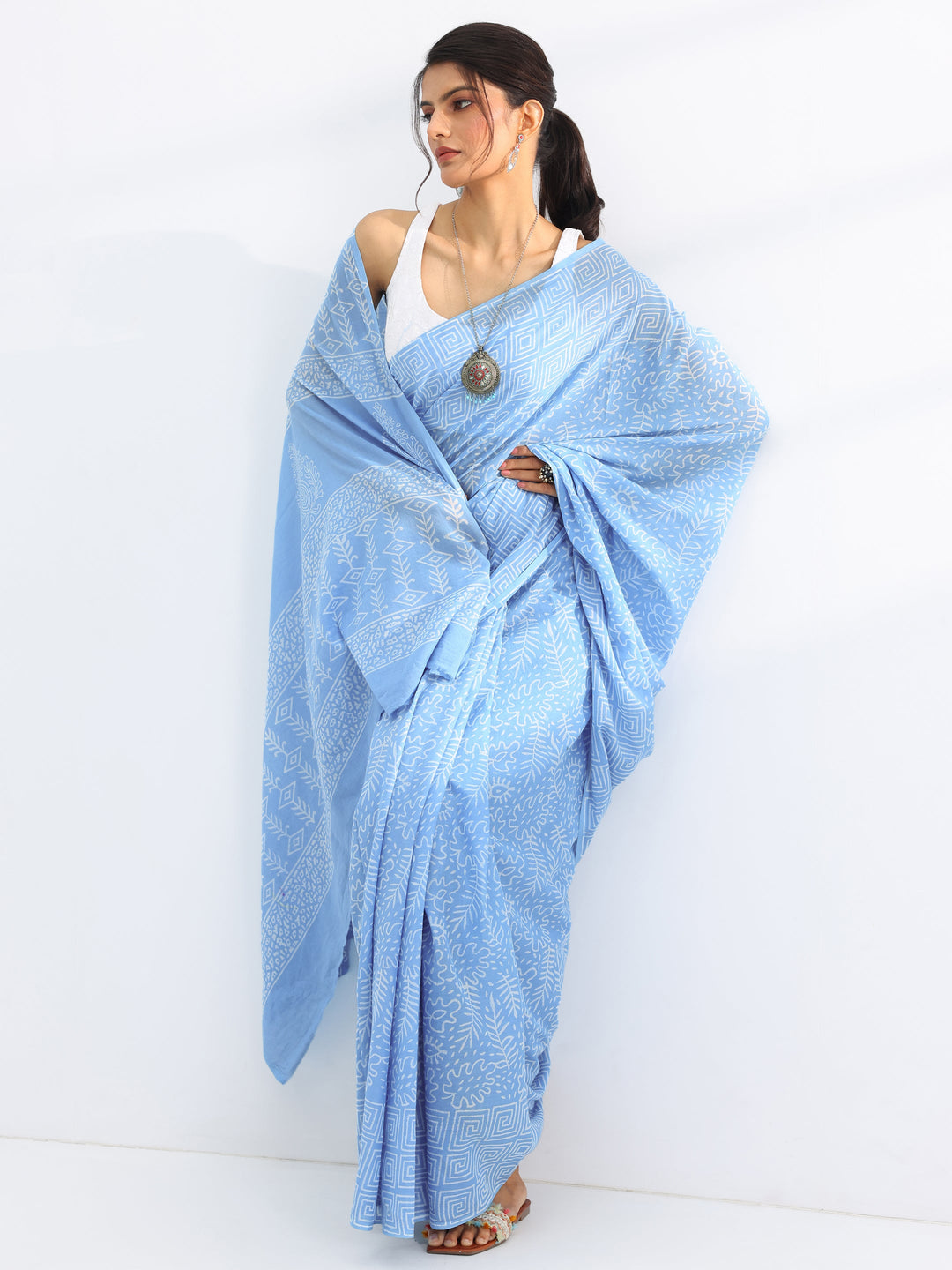 Blue Printed Cotton Saree With Unstitched Blouse Piece