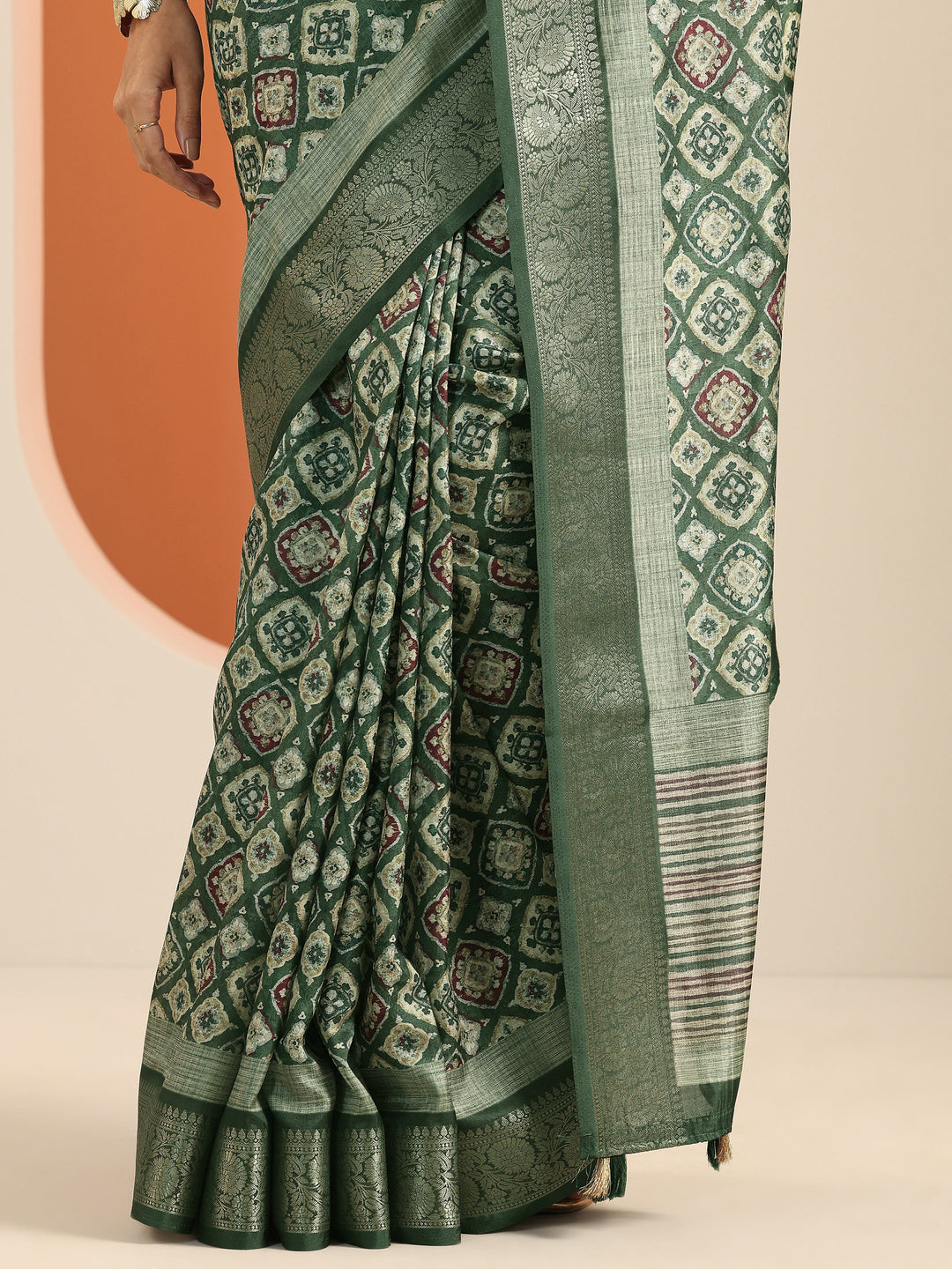 Green Printed Silk Blend Saree With Unstitched Blouse Piece
