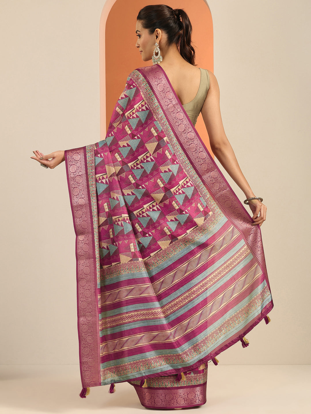 Pink Printed Silk Blend Saree With Unstitched Blouse Piece