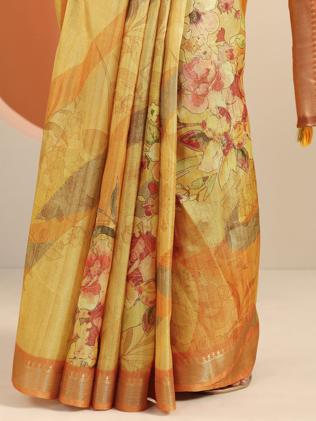 Mustard Printed Silk Blend Saree With Unstitched Blouse Piece