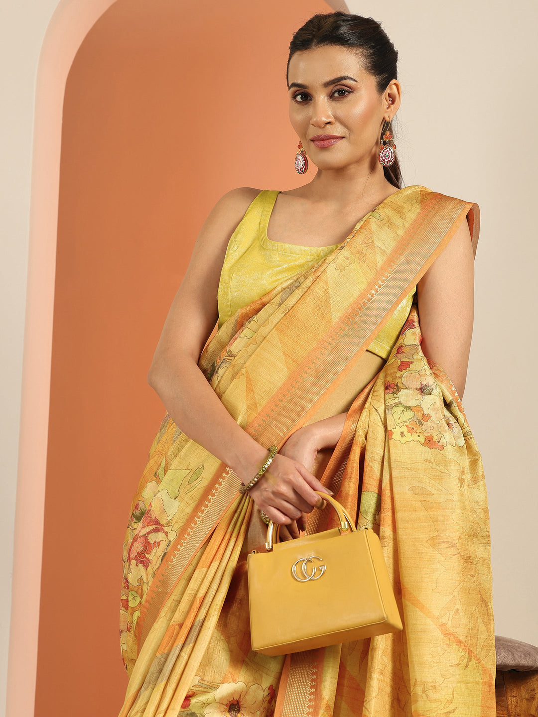 Mustard Printed Silk Blend Saree With Unstitched Blouse Piece