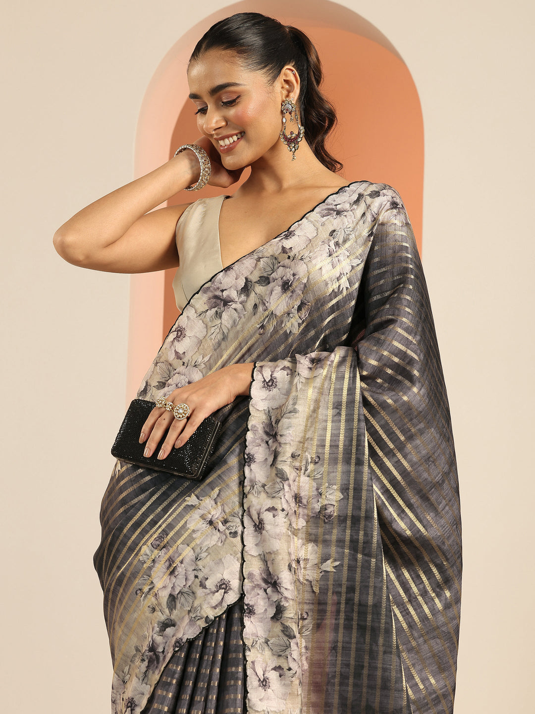 Grey Printed Silk Blend Saree With Unstitched Blouse Piece