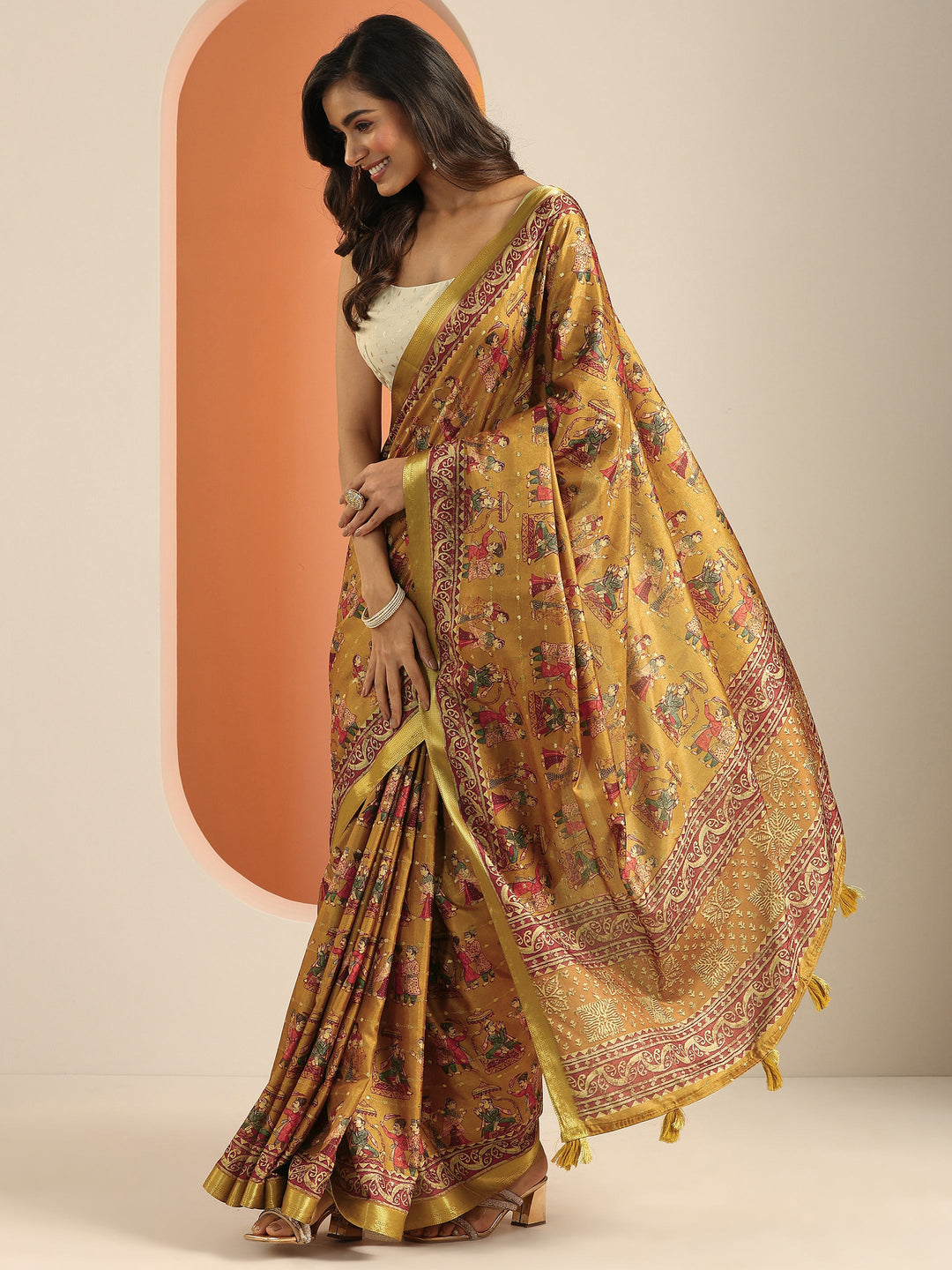 Mustard Printed Silk Blend Saree With Unstitched Blouse Piece
